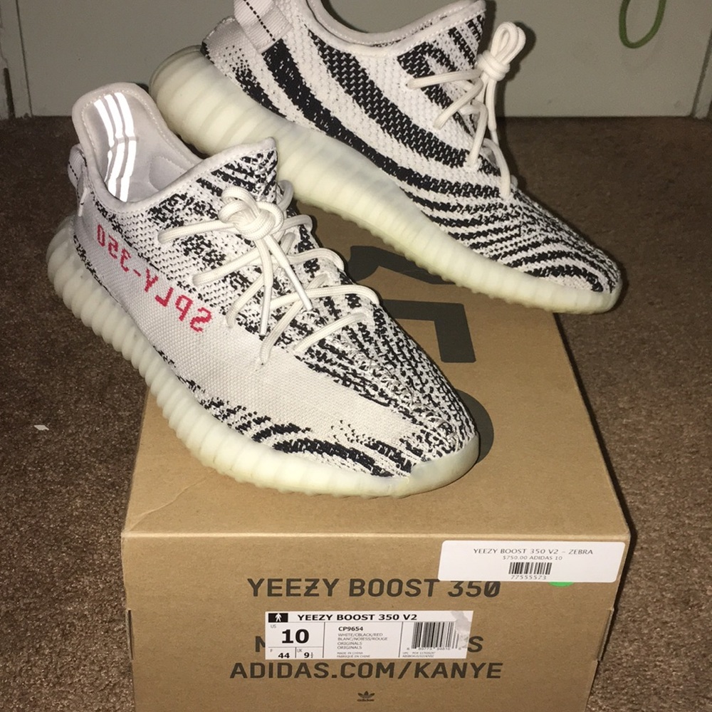 YEEZY BOOST 350v2 ZEBRA